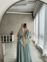 Load image into Gallery viewer, Balloon sleeve Large madina silk Abaya
