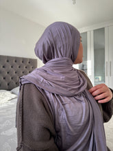 Load image into Gallery viewer, Luxury Emarati Jersey Hijab
