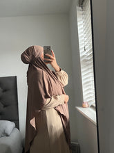 Load image into Gallery viewer, Khimar medium -  Crepe  -  Mocha
