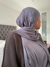 Load image into Gallery viewer, Luxury Emarati Jersey Hijab
