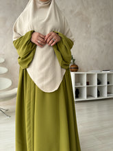 Load image into Gallery viewer, Balloon sleeve Large madina silk Abaya
