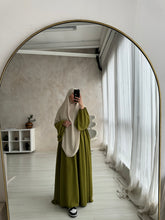 Load image into Gallery viewer, Balloon sleeve Large madina silk Abaya
